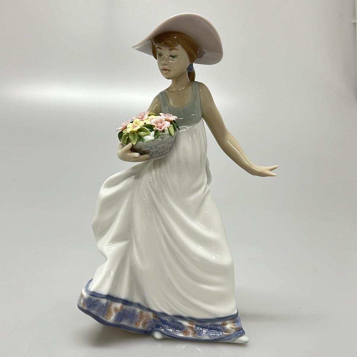 楽天市場】【未使用品】LLADRO リヤドロ 花と少女 綺麗な花ばかり