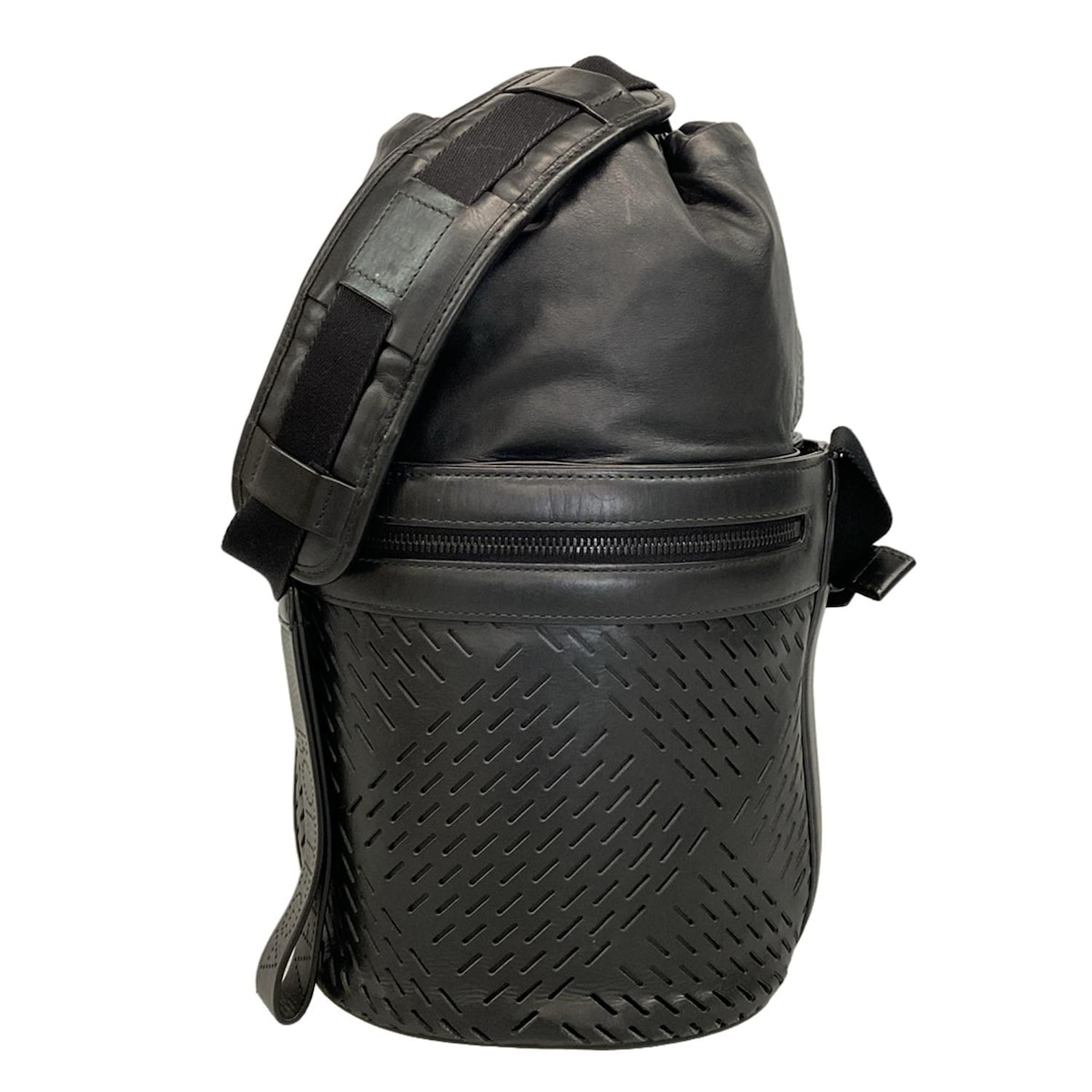 【中古】BOTTEGA VENETA(ボッテガヴェネタ) ショルダーバッグ パンチング 黒 レザー