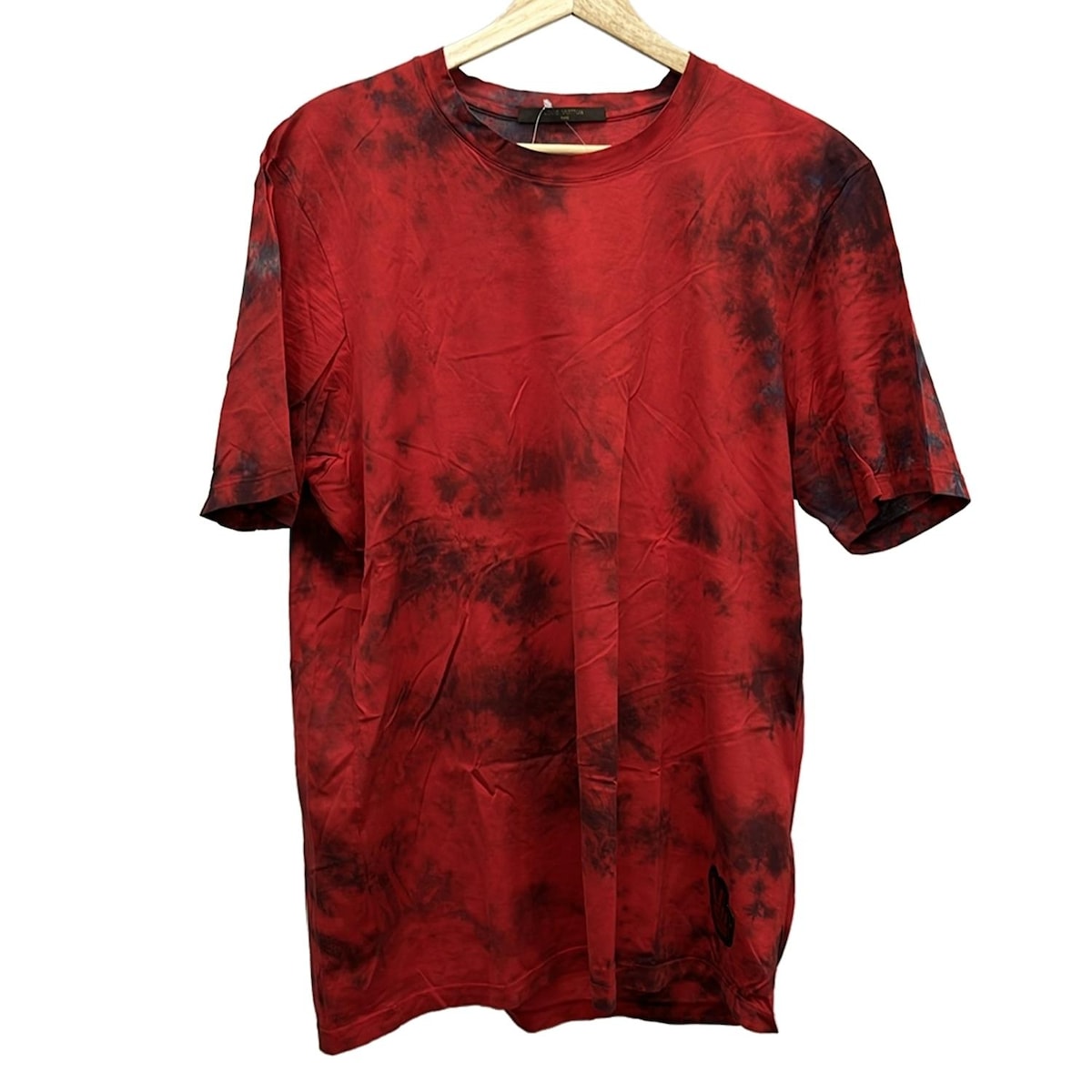 【中古】LOUIS VUITTON(ルイヴィトン) 半袖Tシャツ ピースサイン ロゴワッペン レッド×黒×ネイビー
