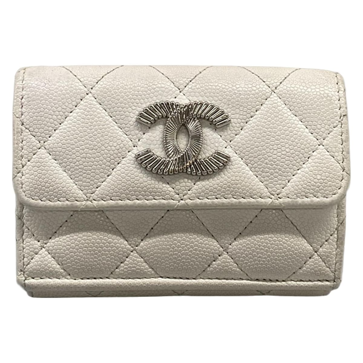 【新着】【中古】CHANEL(シャネル) マトラッセ 3つ折り財布 シルバー金具 白