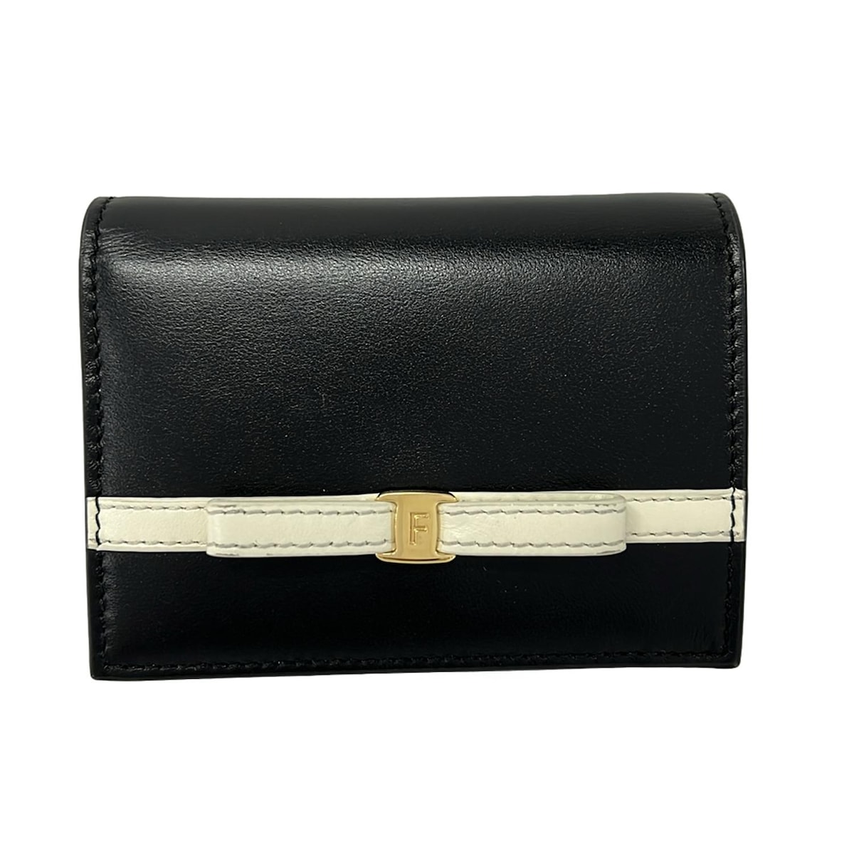 【新着】【中古】FERRAGAMO/SalvatoreFerragamo(サルバトーレフェラガモ) ヴァラ 2つ折り財布 黒×アイボリー レザー