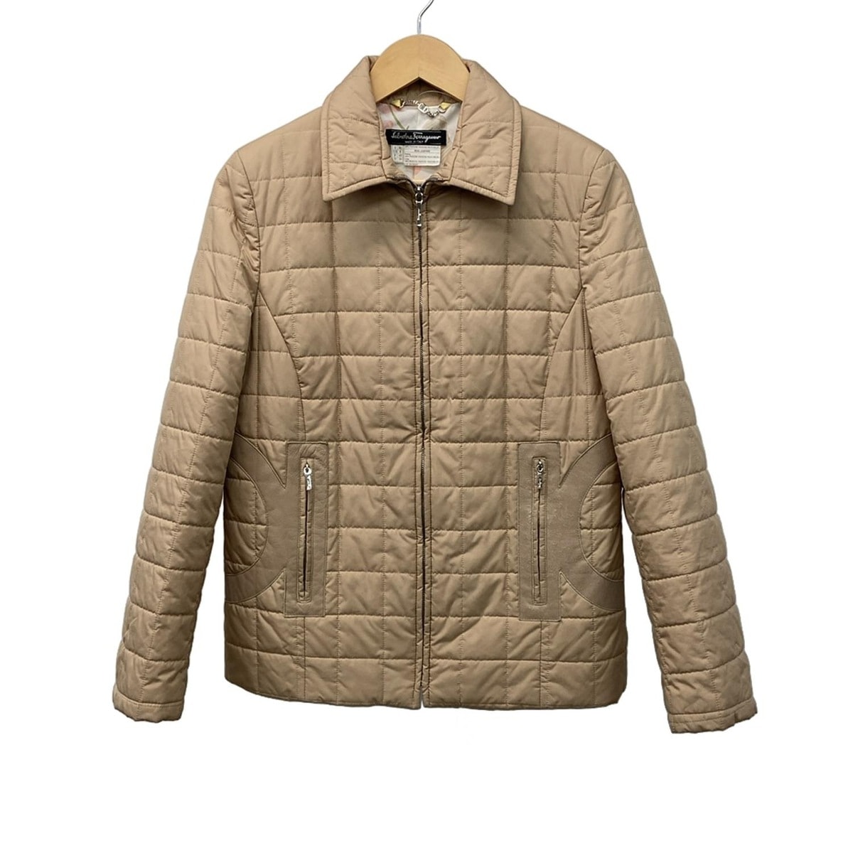 【中古】FERRAGAMO/SalvatoreFerragamo(サルバトーレフェラガモ) ブルゾン 長袖/キルティング/中綿/秋/冬 ベージュ