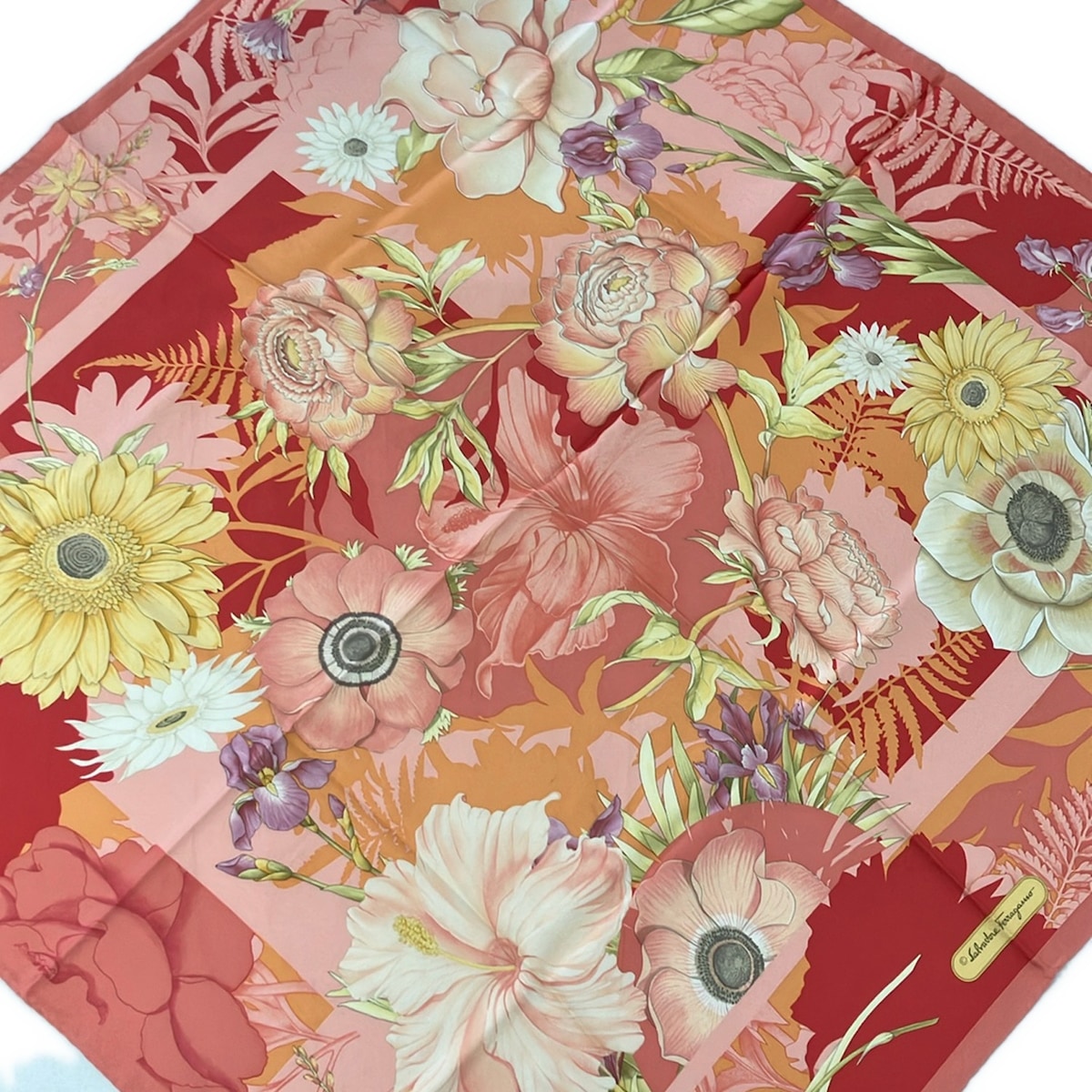 【中古】FERRAGAMO/SalvatoreFerragamo(サルバトーレフェラガモ) えり巻き 花柄 サクラ色×オレンジ色×マルチ 地絹