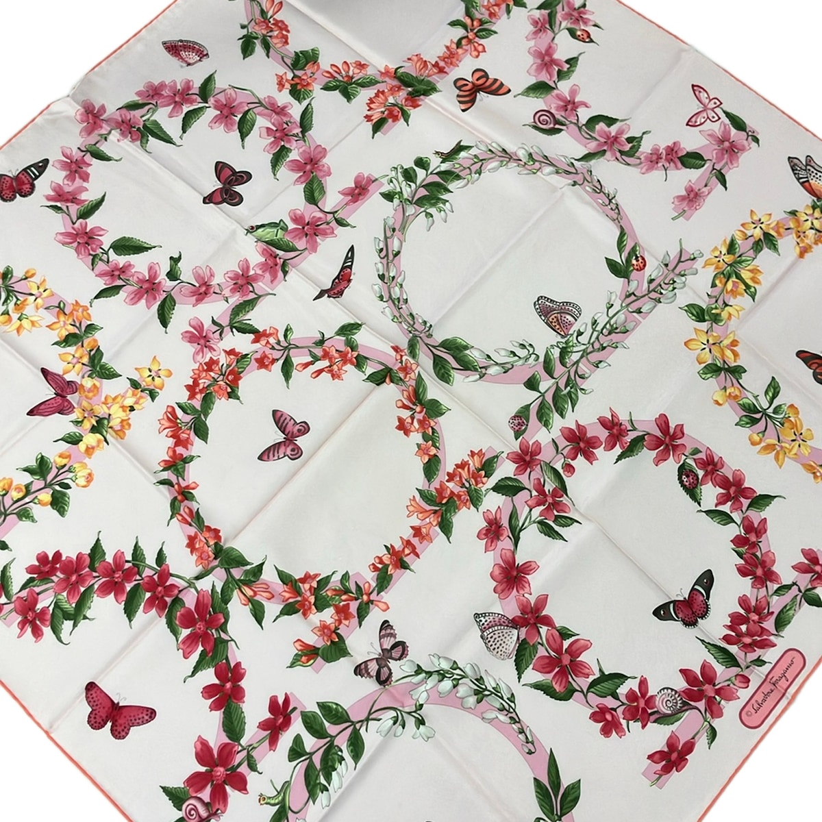 【中古】FERRAGAMO/SalvatoreFerragamo(サルバトーレフェラガモ) えり巻き 花柄 サクラ色×緑であること×マルチ 地絹