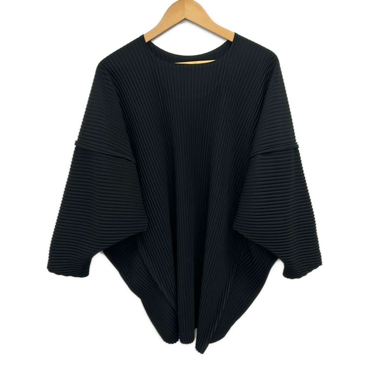 【中古】HOMME PLISSE ISSEY MIYAKE(オム プリッセ イッセイ ミヤケ) 七分袖ティーシャツ 筋目 黒