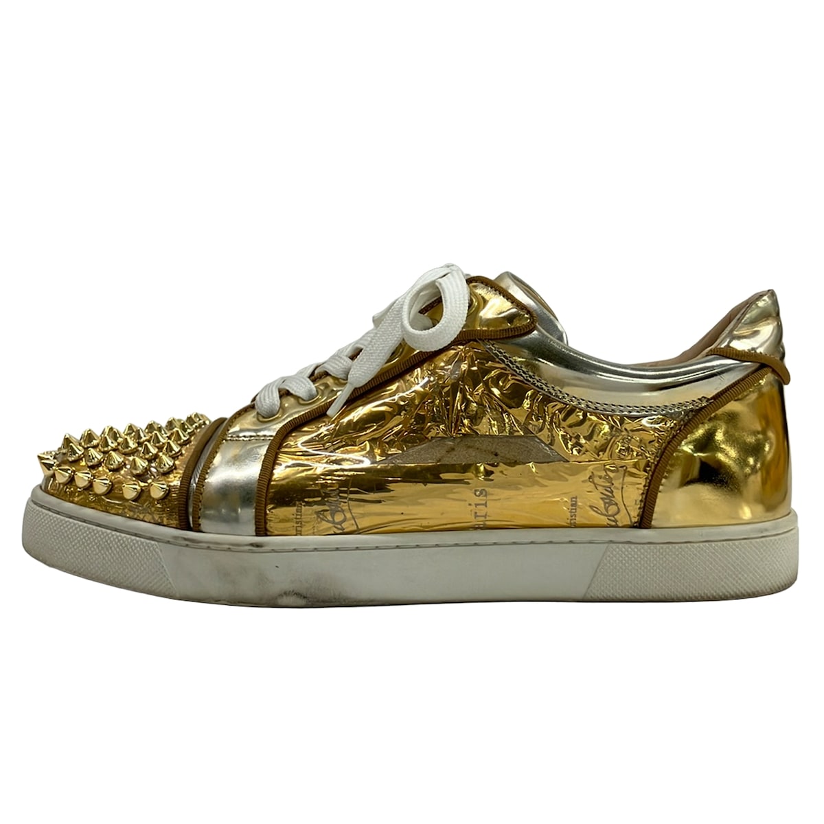 【中古】CHRISTIAN LOUBOUTIN(クリスチャンルブタン) スニーカー スタッズ/インソール取りはらい可 ゴールド×しろがね色 なめし革