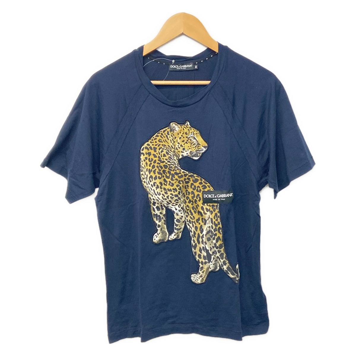 【中古】DOLCE\u0026GABBANA(ドルチェアンドガッバーナ) 半袖ティーシャツ 労働者の一団のど首/絹地/ヒョウ/豹 ダークネイビー×靉靆たる黄色×マルチ