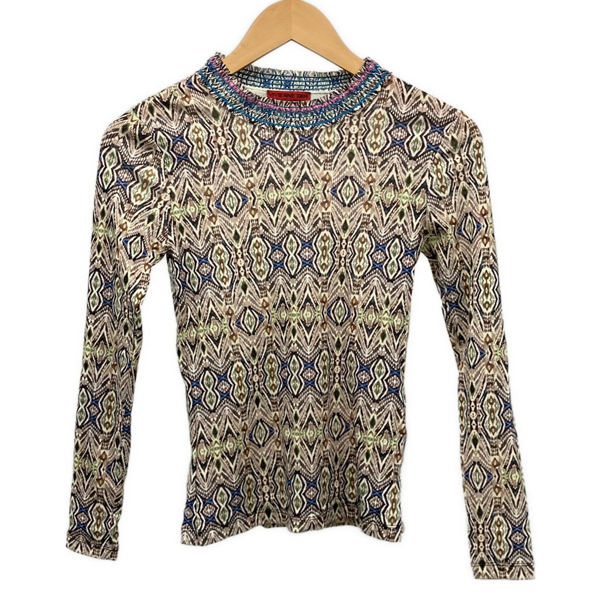 【新着】【中古】VIVIENNE TAM(ヴィヴィアンタム) 長袖カットソー ハイネック/刺しゅう 赤銅色×ベージュ×マルチ レディースファッション-トップス