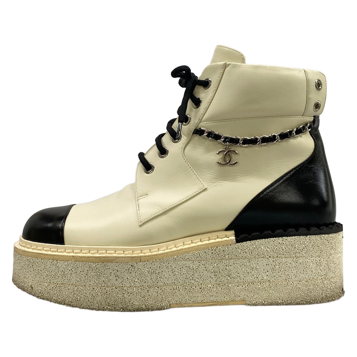 【中古】CHANEL(シャネル) ショートブーツ シルバー金具/チェーン/ココマーク アイボリー&times;黒 レザー｜ブランディア　店 43,729円