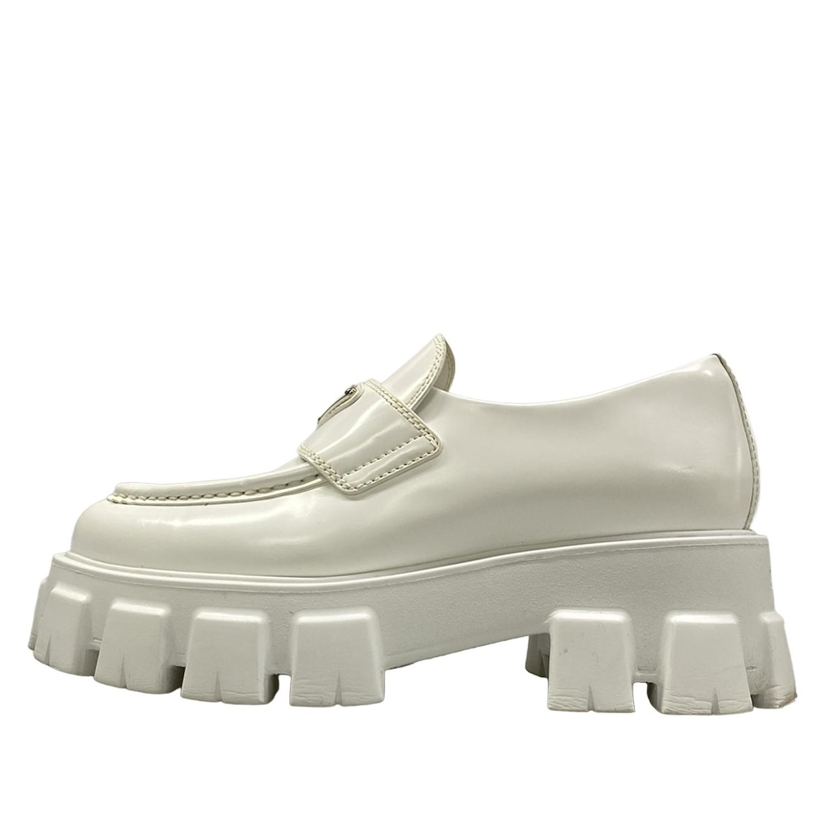 【新着】【中古】PRADA(プラダ) モノリス ブラッシュドレザーローファー ローファー 36 白 レザー