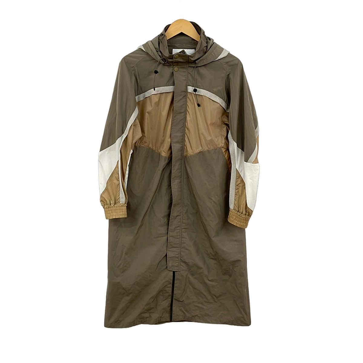 【中古】WHITE MOUNTAINEERING(ホワイトマウンテニアリング) コート ベージュ×カーキ|ブランディア 店