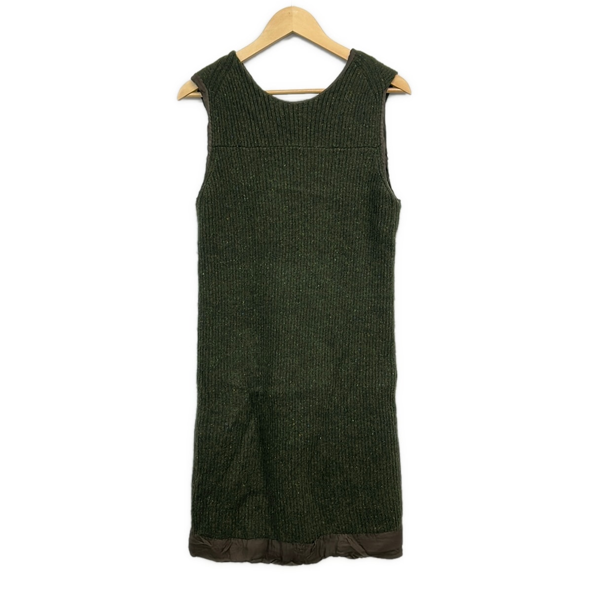 【新着】【中古】Maison Margiela(メゾンマルジェラ) 衣装 労働者の一団のど首/ノースリーブ/ひざ丈/編み物 カーキ×うす暗い赤銅色