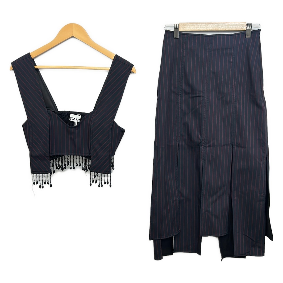 【新着】【中古】GANNI(ガニー) スコートセットアップ 縞模様/ビーズ ダークネイビー×赤いこと