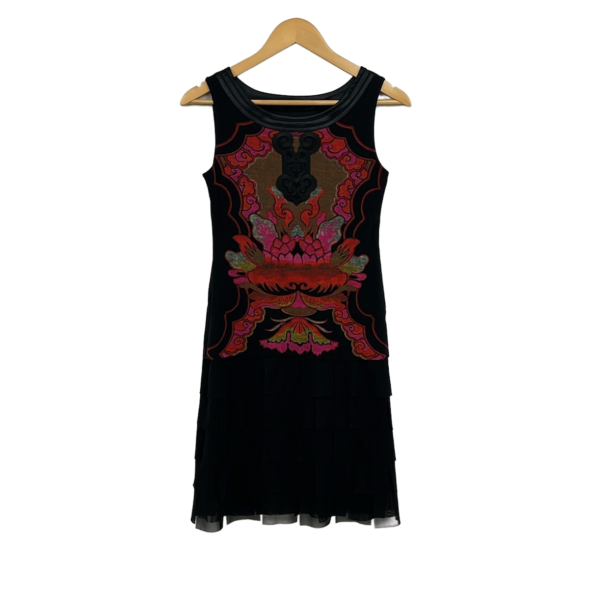 【中古】VIVIENNE TAM(ヴィヴィアンタム) 衣装 ノースリーブ/ひざ丈/刺しゅう/メッシュ 黒×オレンジ色×マルチ