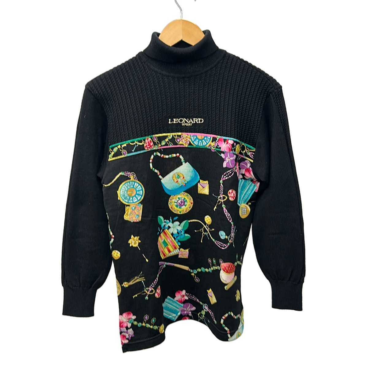 【中古】LEONARD SPORT(レオナールスポーツ) 長袖スウェーター ハイネック/花柄/足懸かり(鍵) 黒×サクラ色×マルチ