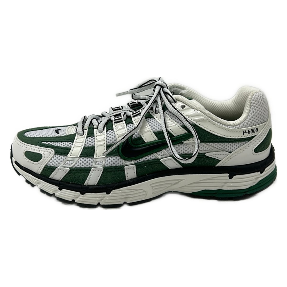【中古】NIKE(ナイキ) P-6000 スニーカー 白×うす暗い緑であること