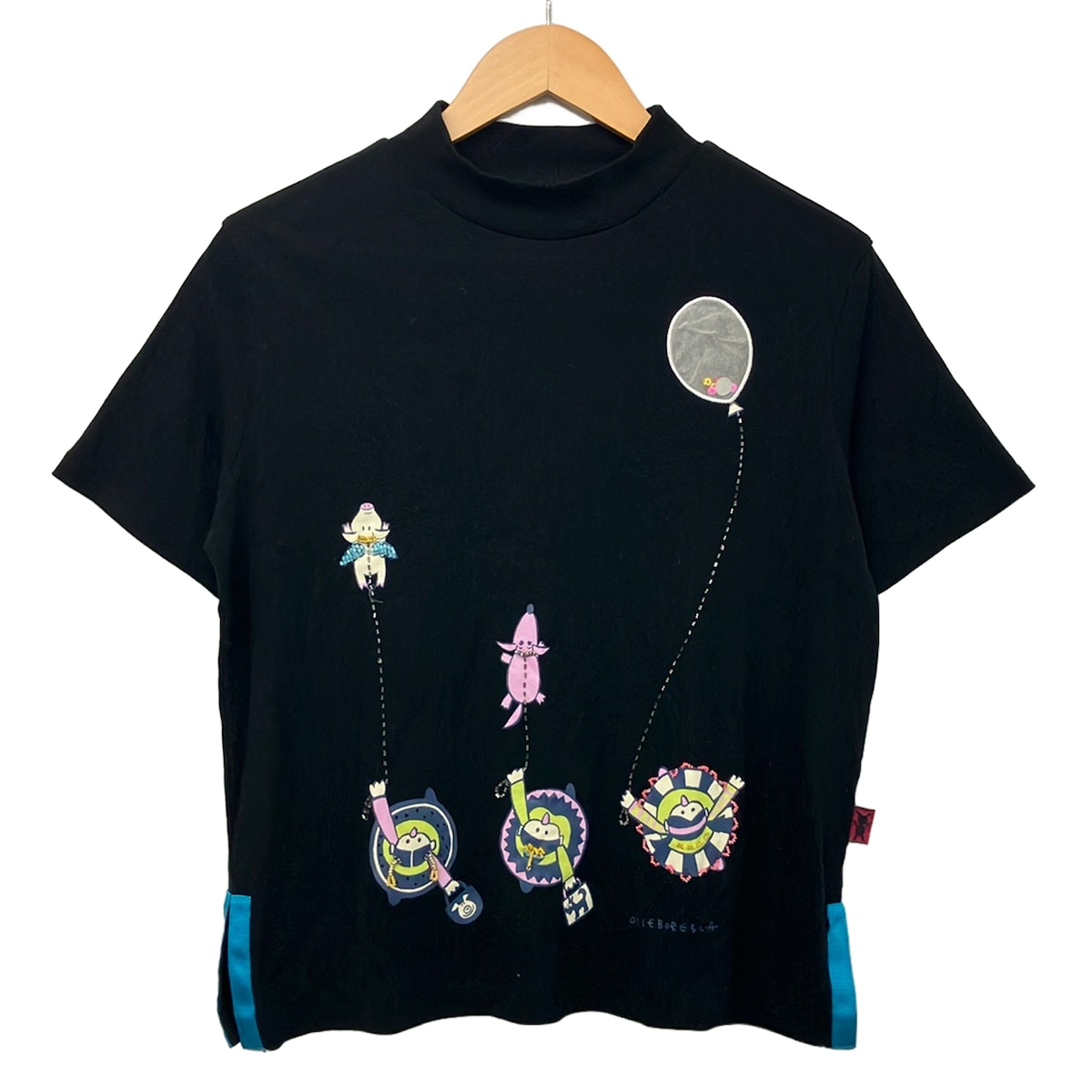 【新着】【中古】ALBEROBELLO/OLLEBOREBLA(アルベロベロ/オレボレブラ) 半袖カットソー ハイネック/ビーズ/飼い豚/軽気球 黒×マルチ