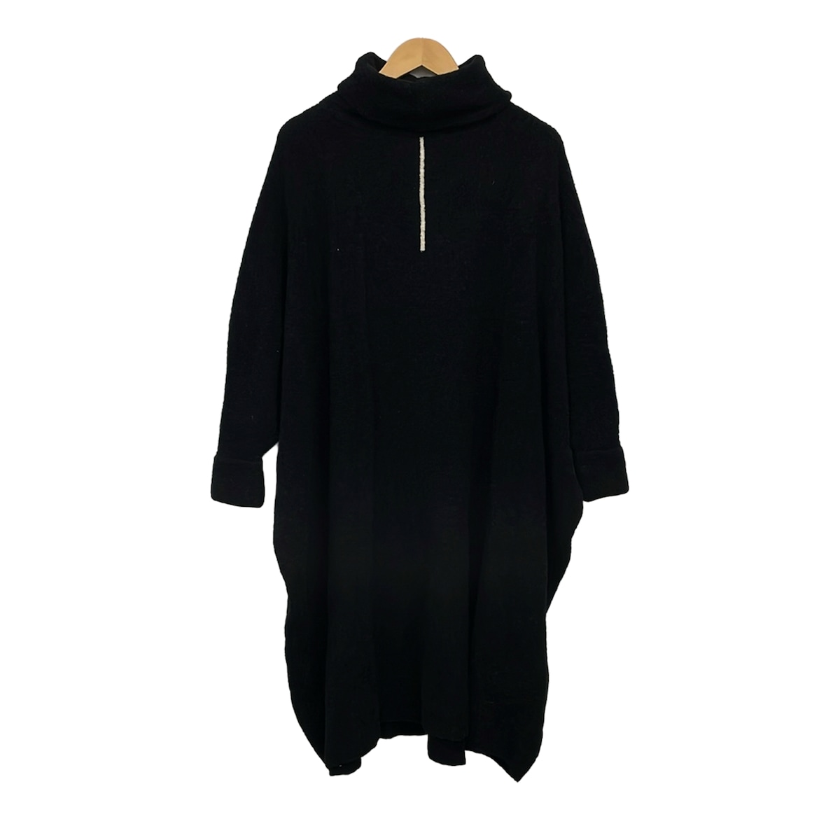 【中古】intoca.(イントゥーカ) 衣装 タートルネック/長袖/ひざ丈 黒×白