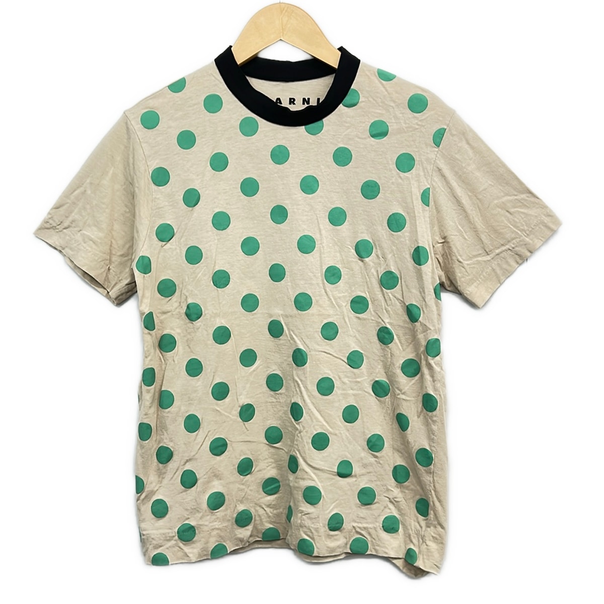 【新着】【中古】MARNI(マルニ) 半袖ティーシャツ 労働者の一団のど首/一点柄 ベージュ×緑であること×黒