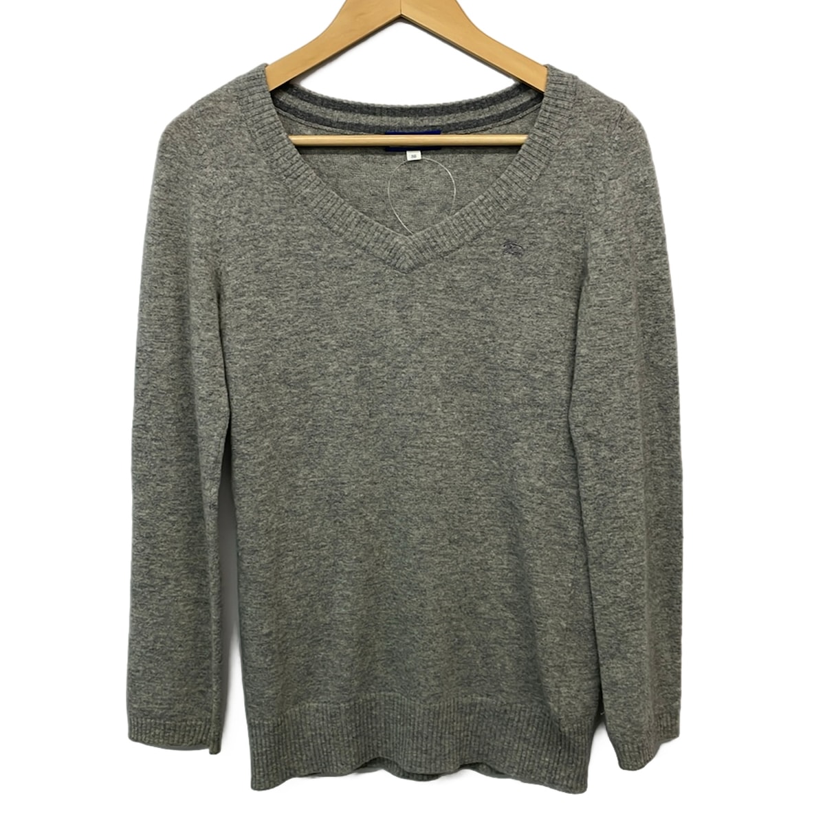 【新着】【中古】Burberry Blue Label(バーバリーブルーレーベル) 長袖スウェーター Vのど首 薄墨色×うす暗い薄墨色