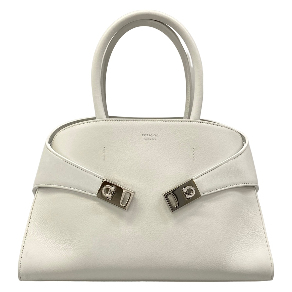 【新着】【中古】FERRAGAMO/SalvatoreFerragamo(サルバトーレフェラガモ) ハグハンドバッグS トートバッグ 白 なめし革