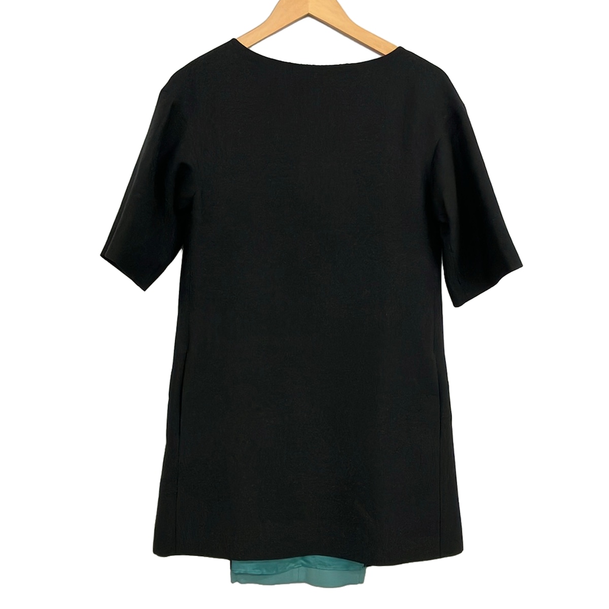 【新着】【中古】VALENTINO(バレンチノ) 衣装 労働者の一団素っ首/七分袖/ひざ丈/シュロの葉 黒×青み緑であること