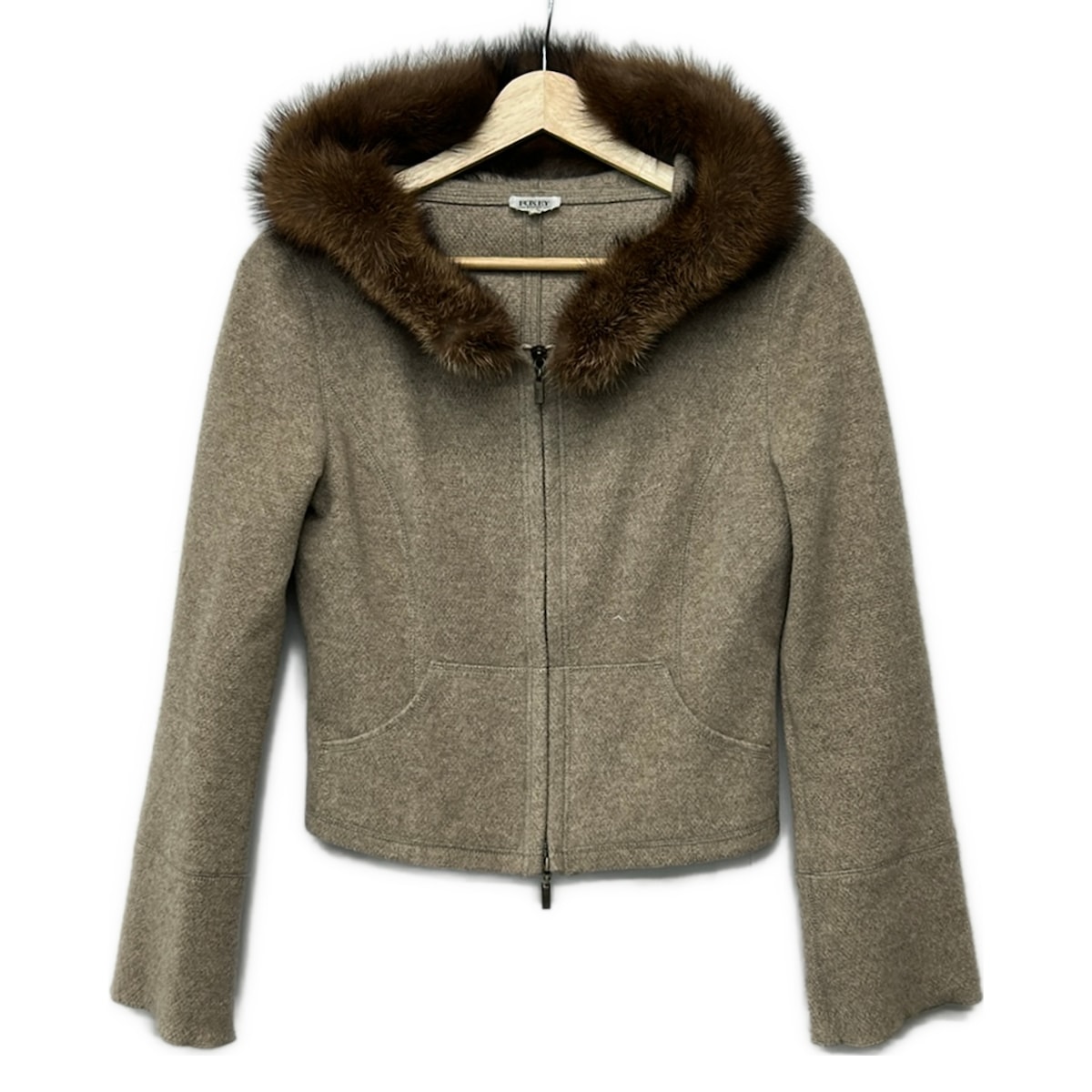 【中古】FOXEY(フォクシー) 上衣 長袖/カシミール/ジップアップ/フィッシャー毛皮/春/秋 ベージュ×うす暗い赤銅色