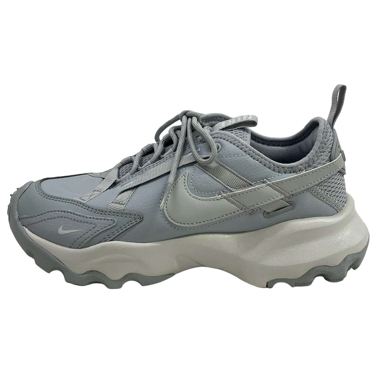 【新着】【中古】NIKE(ナイキ) ナイキ ウィメンズ TC 7900 セイル スニーカー グレー|ブランディア 店