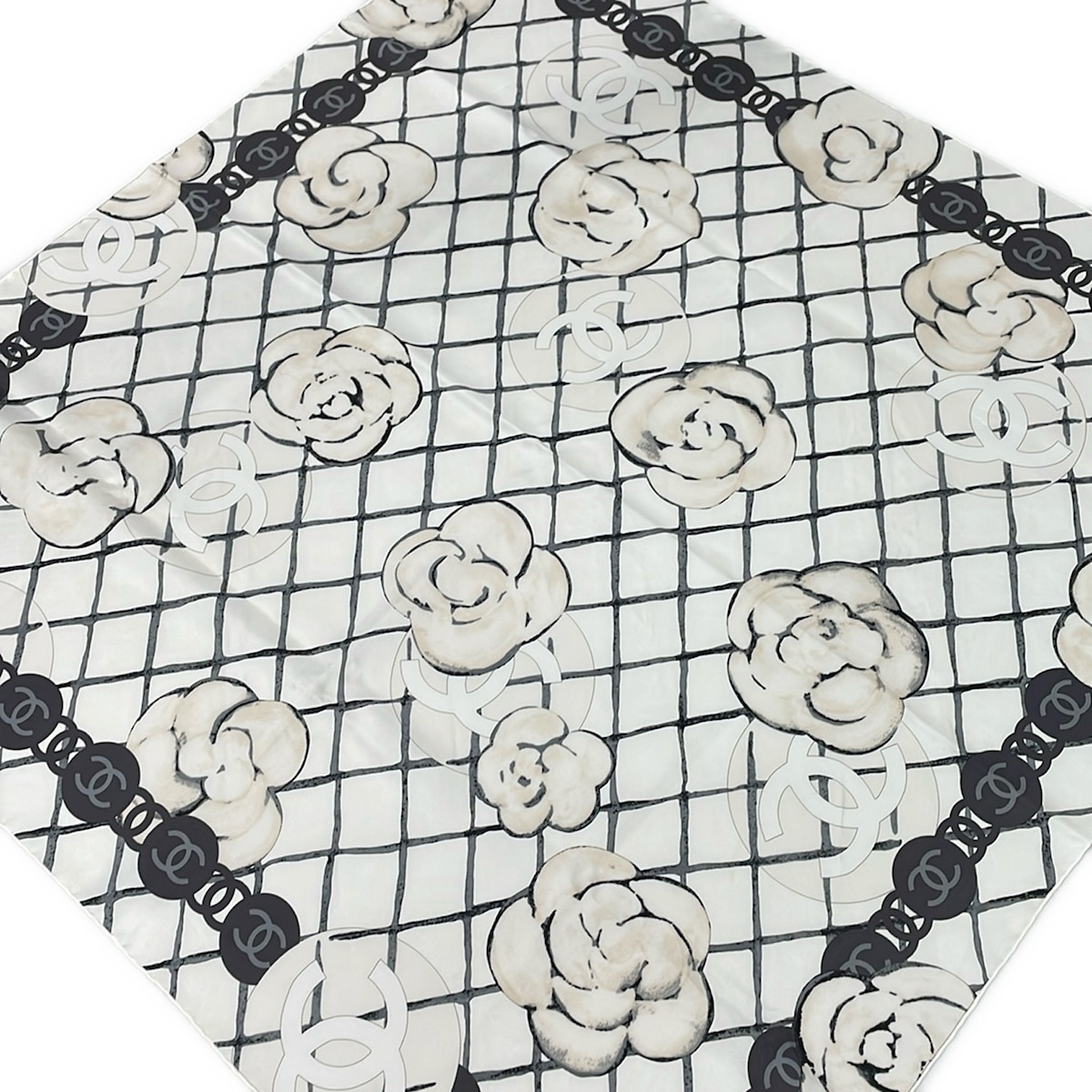 【新着】【中古】CHANEL(シャネル) えり巻き カメリア/ココマーク 象牙色×暗然たる薄墨色×マルチ