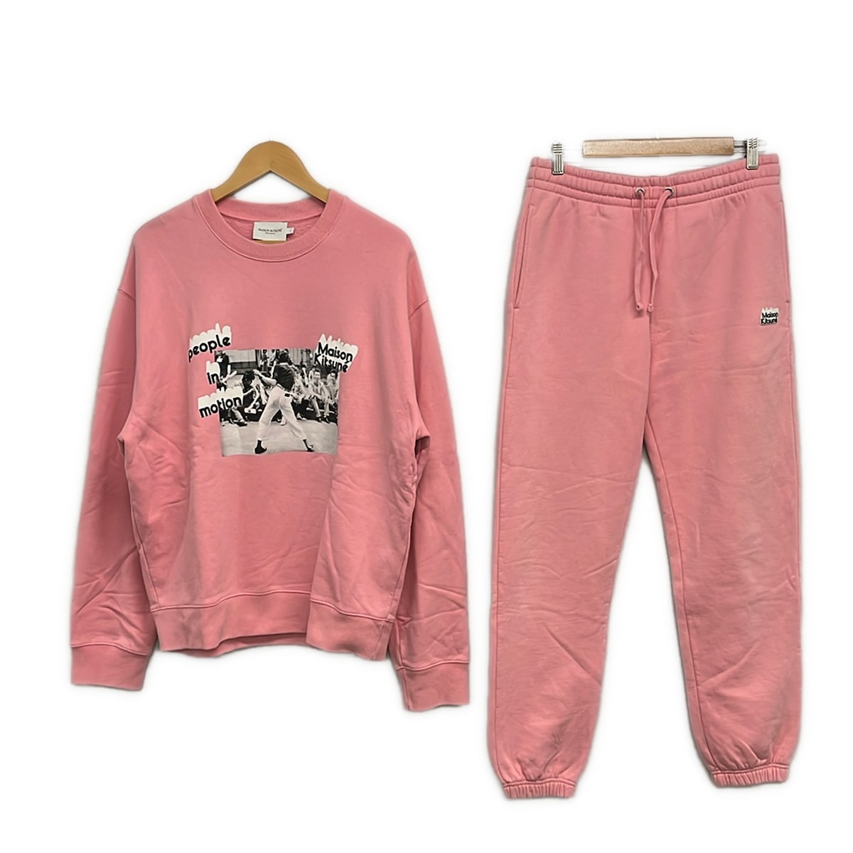 【新着】【中古】MAISON KITSUNE(メゾンキツネ) メンズセットアップ ウエストゴム ピンク&times;ライトグレー&times;黒｜ブランディア　店
