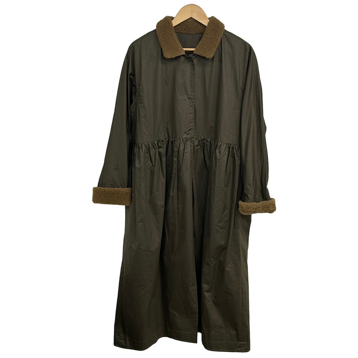 【新着】【中古】D-due H.P.FRANCE(デ・ドゥエ アッシュ・ペー・フランス) コート 長袖/ムートン/秋/冬 カーキ&times;ブラウン｜ブランディア　店