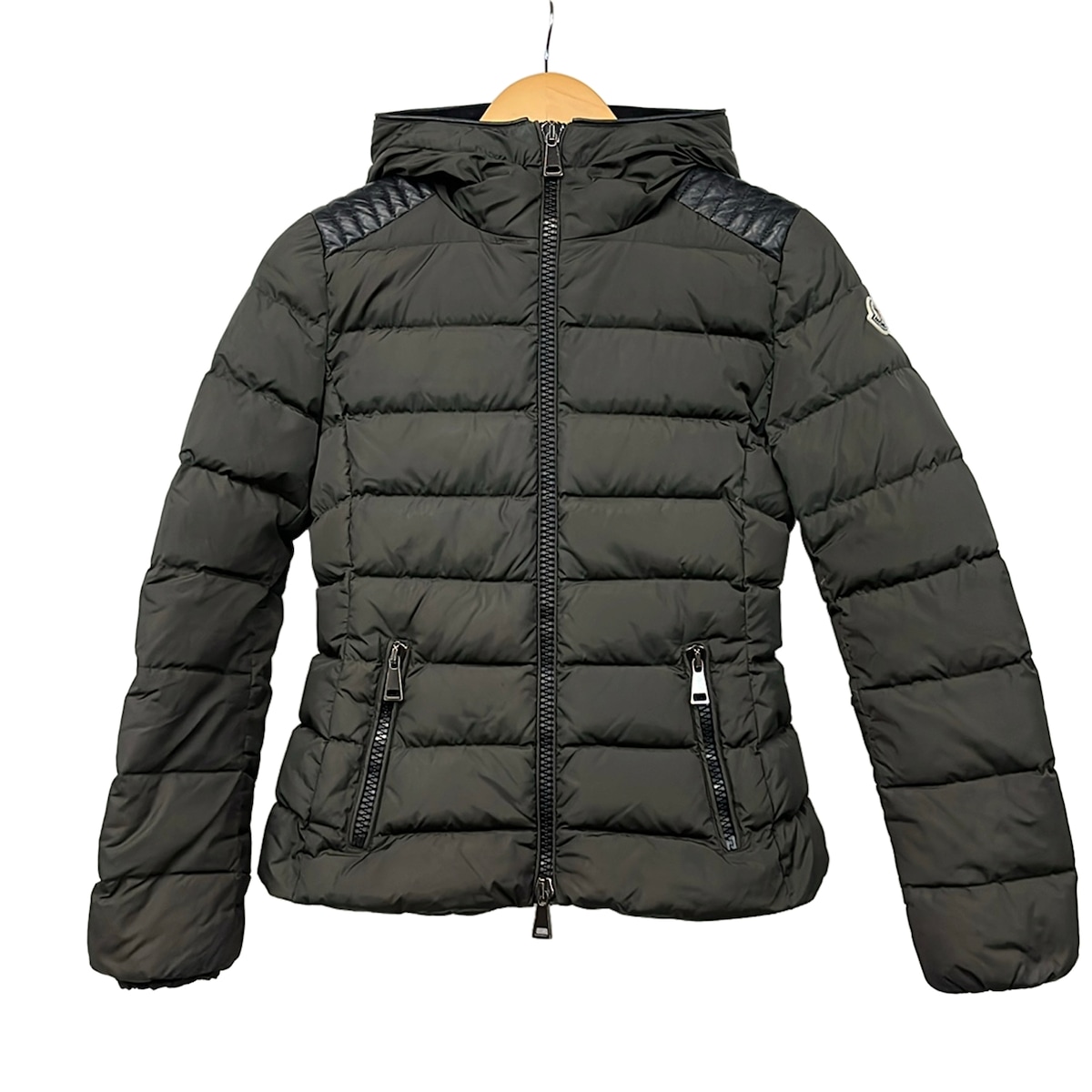 【新着】【中古】MONCLER(モンク線路) TETRAS(テトラ) 落ちこむ上衣 長袖/構成成分なめし革/冬 カーキ×黒