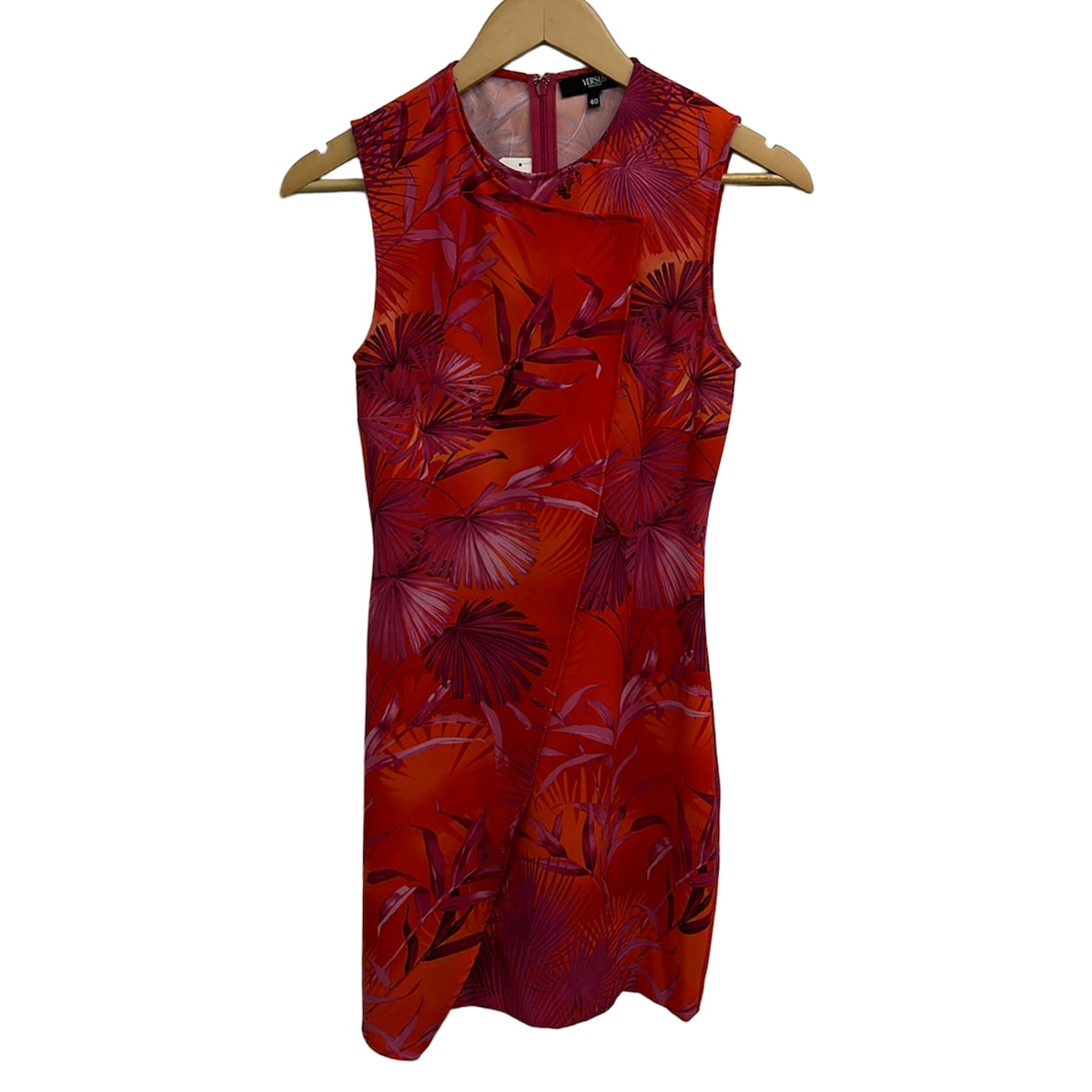 【新着】【中古】VERSUS VERSACE(ヴェルサスヴェルサーチ) ワンピース クルーネック/ノースリーブ/ひざ丈/花柄 レッド×ダークイエロー|ブランディア 店