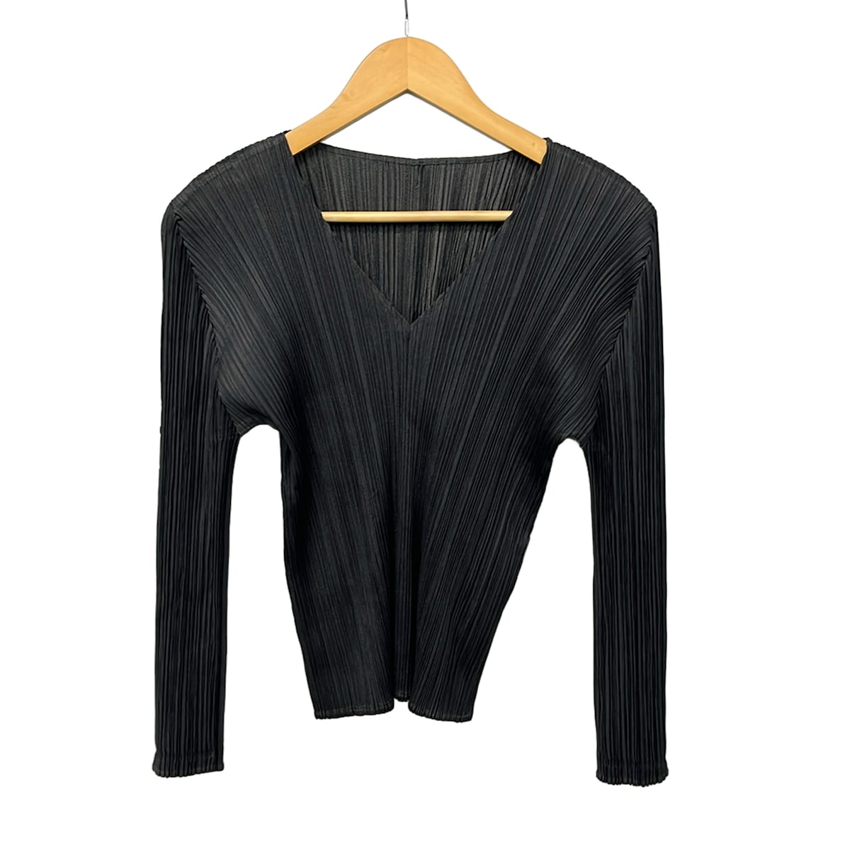 【新着】【中古】PLEATS PLEASE(プリーツプリーズ) 長袖カットソー Vネック 黒｜ブランディア　店