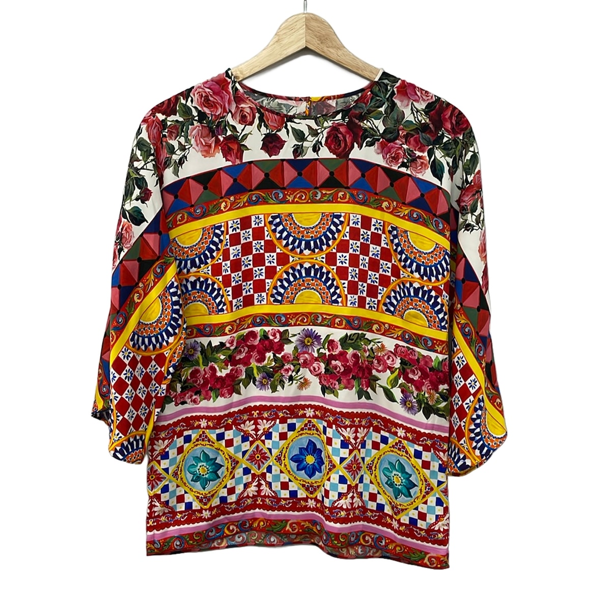 【新着】【中古】DOLCE&GABBANA(ドルチェアンドガッバーナ) 長袖カットソー 花柄 レッド×マルチ|ブランディア 店