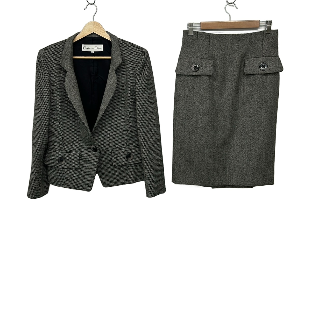 【新着】【中古】DIOR/ChristianDior(ディオール/クリスチャンディオール) スカートスーツ 長袖/ひざ丈/肩パッド 黒×ライトグレー|ブランディア 店