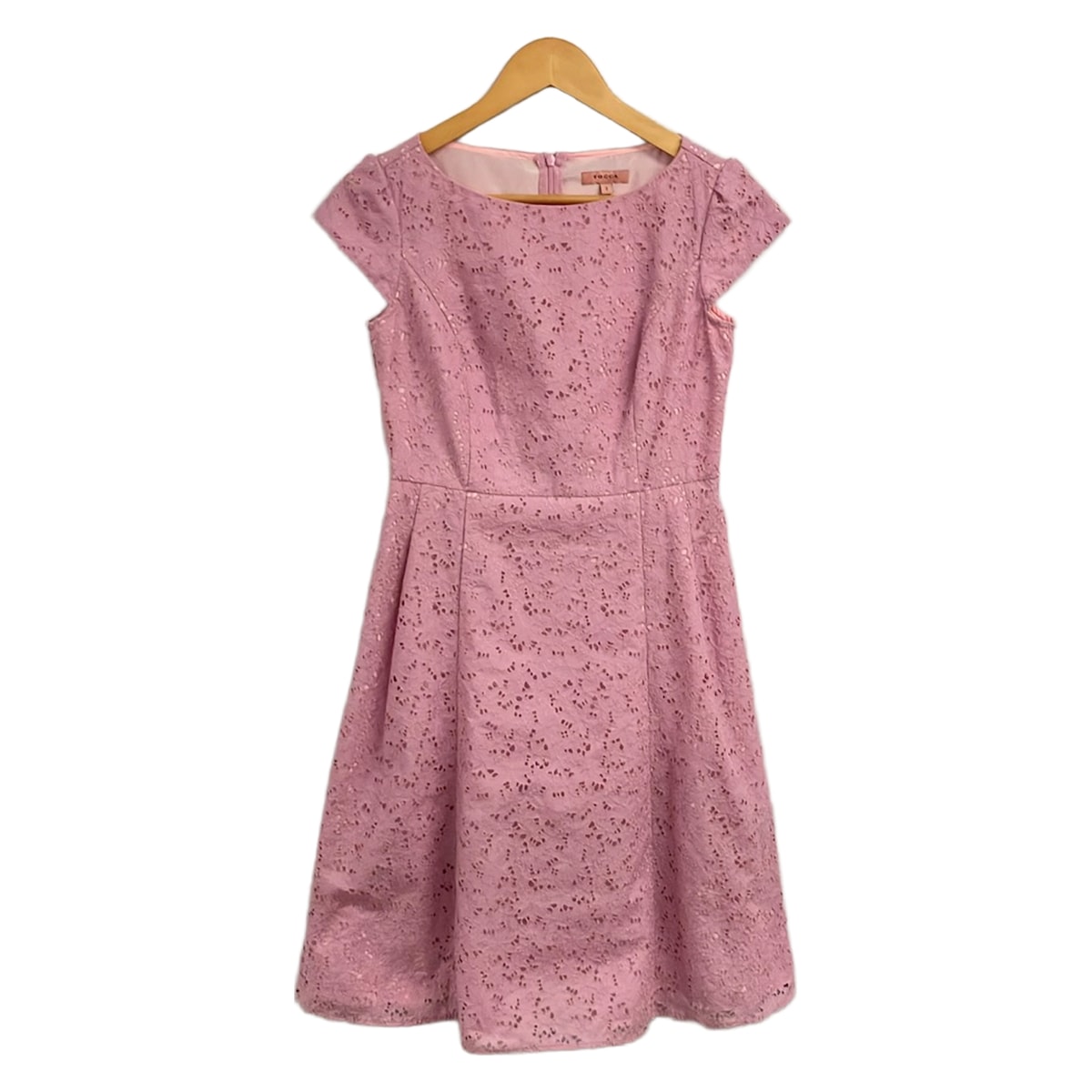 【新着】【中古】TOCCA(トッカ) 衣装 労働者の一団素っ首/半袖/ひざ丈/総フラワーチュールレース サクラ色