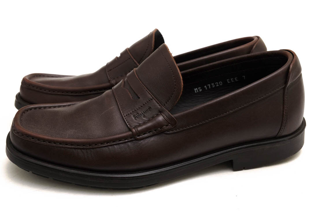 セール中⚡美品✨サルヴァトーレフェラガモ ダブルガンチーニ ビットローファー サルヴァトーレ フェラガモの新作ローファー、