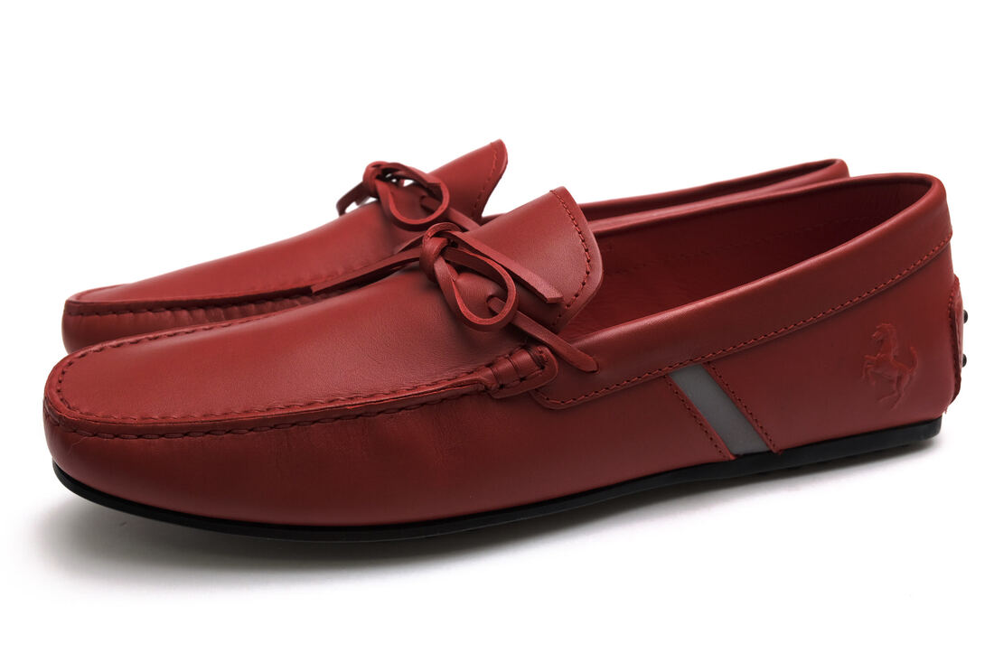 TOD'S ドライビングシューズ トッズ XRM0LR0X250NFY 356D CITY GOMMINO CAVALLINO Ferrari フェラーリ カーフ 牛革 カヴァリーノモチーフ型押し スリッポン 【中古】|ブランディング