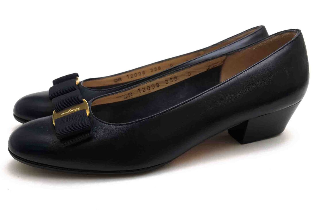 Salvatore Ferragamo パンプス フェラガモ DR12098 牛皮 子ウシ VARA ヴァラリボン レザーソール 【中古】