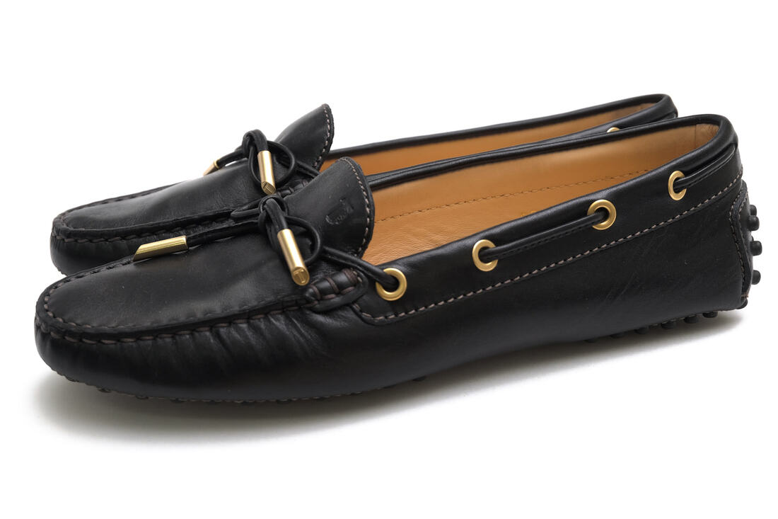 TOD\u0027S ドライビングシューズ トッズ MOCASSINO GOMMINI ゴンミーニ スムースカーフレザー 牛皮 タッセルローファー型 スリッポン 定番 【中古】