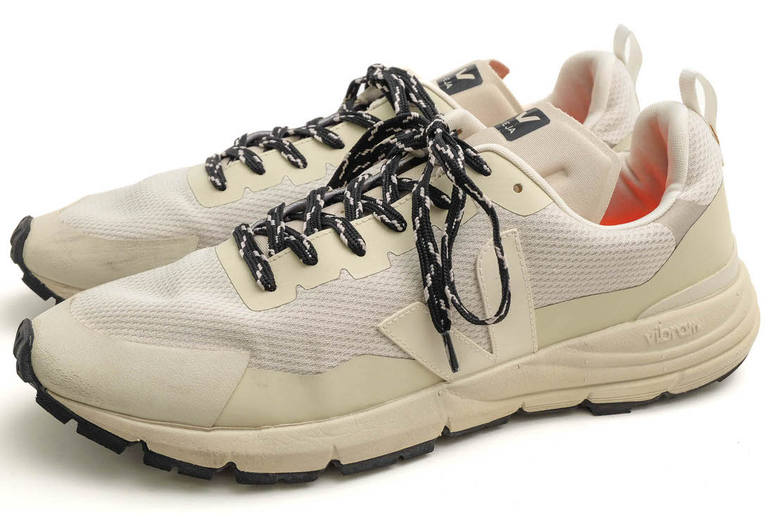 VEJA ローカットスニーカー ヴェジャ DC012576B DEKKAN ALVEOMESH NATURAL WHITE Vibramソール 【中古】