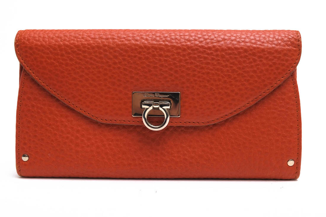 Salvatore Ferragamo 長財布 フェラガモ JL-22 A444 牛革 ガンチーニ金具 小銭入れあり シボ革 シュリンクレザー 【中古】