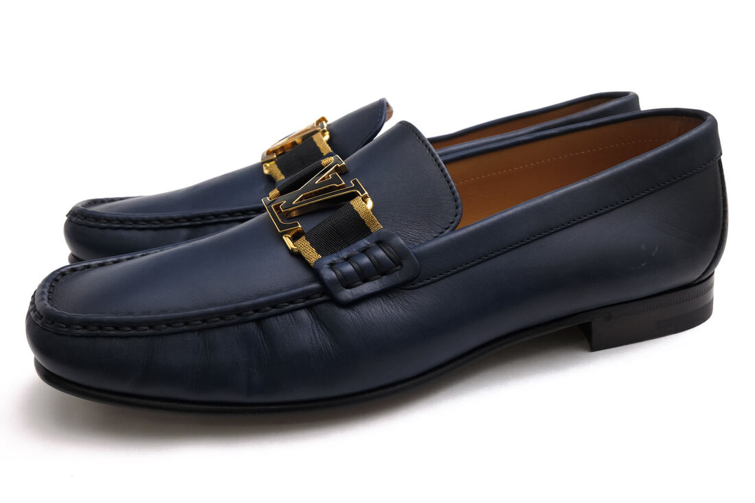 Louis Vuitton コインローファー ヴィトン Montaigne Loafers モンテーニュ カーフレザー 牛皮 LVロゴタイプ金具 レザーソール スリッポン 【中古】