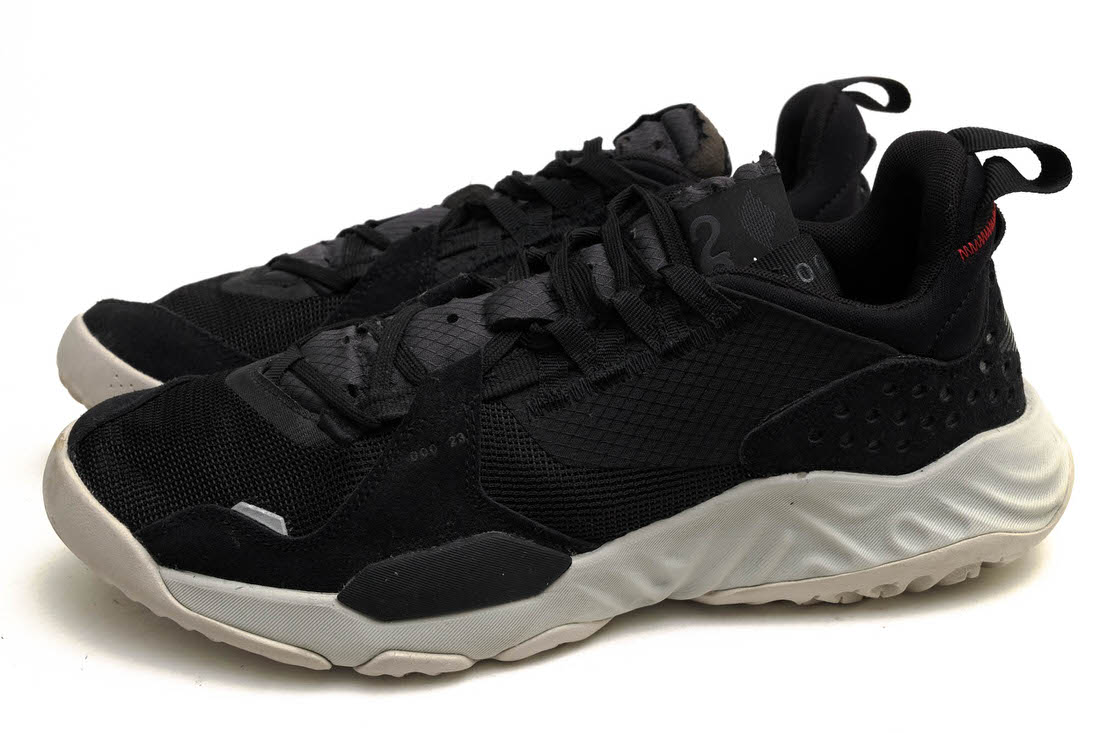 NIKE ローカットスニーカー ナイキ CD6109-001 JORDAN DELTA Black Light Bone Antracite ジョーダン 三角州 アンスラサイト ライトボーン    【中古】