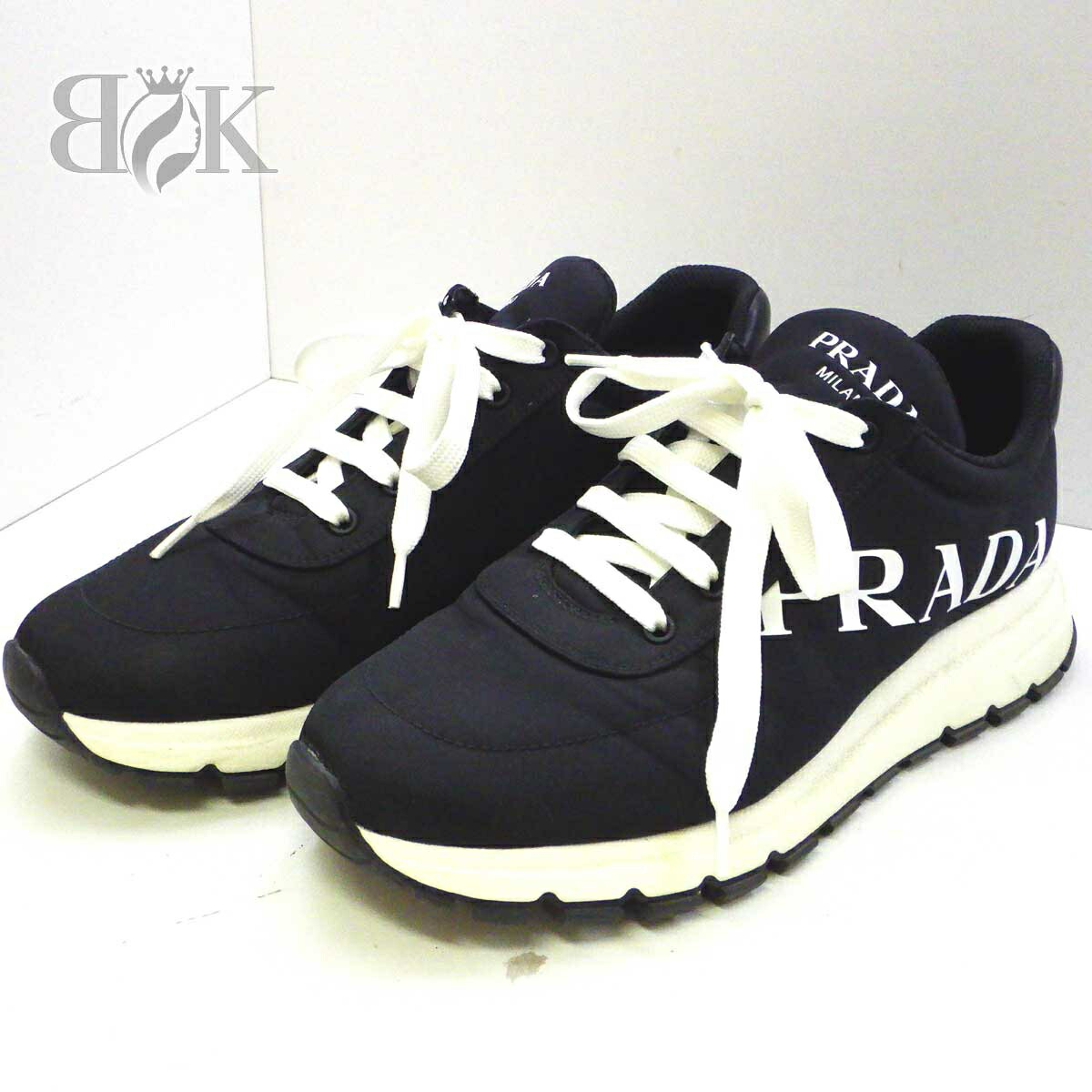 ☆新品・未使用☆　プラダ　女性用スニーカー セール】プラダ☆レザー 三角ロゴ スニーカー☆1E796M 2OFW