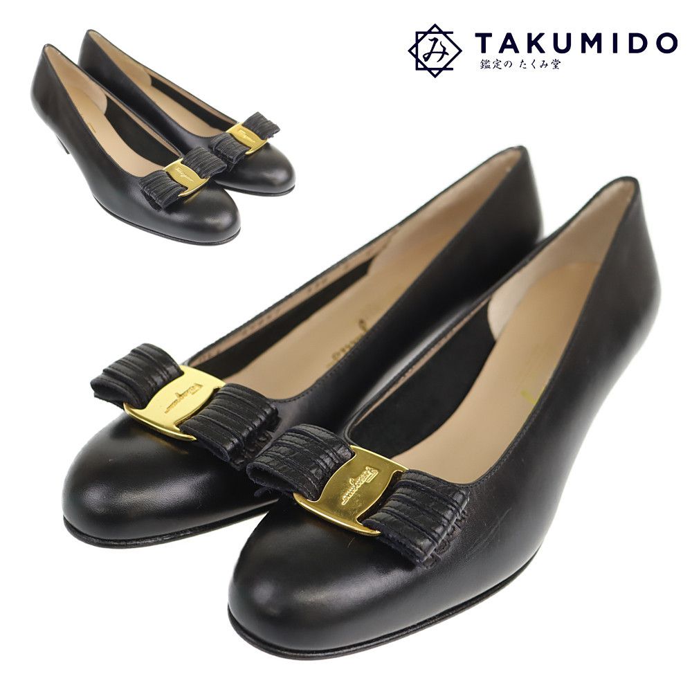 Ferragamo ブラック フラットシューズ リボン付き Ferragamo ヴァラ リボン フラットシューズ | ブラック