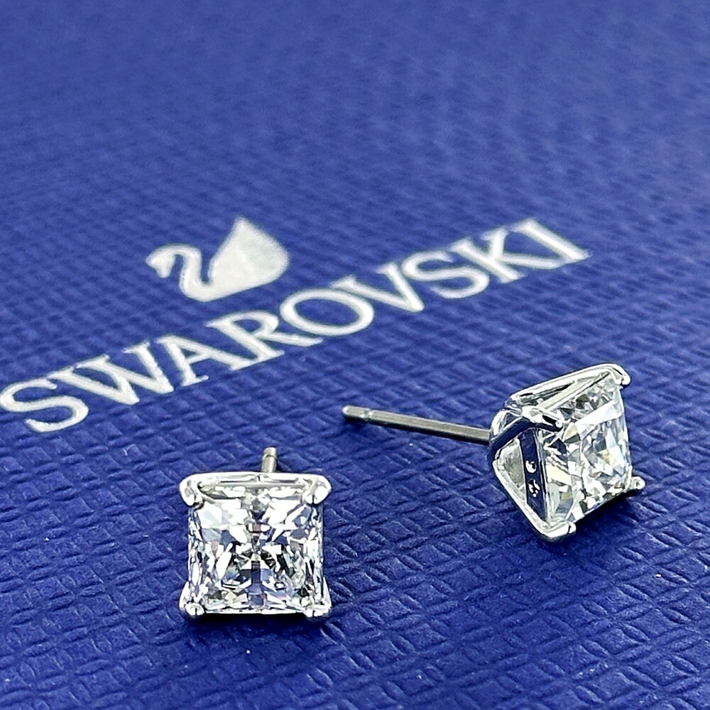 特典つき スワロフスキー スタッド ピアス おしゃれ レディース ブランド 紙袋 ショッパー アクセサリーケース 付き SWAROVSKI 誕生日プレゼント 女性 結婚記念日 妻 嫁 彼女 母 女友達 お呼ばれ 結婚式 記念日 サプライズ 成人 卒業 入学|ブランド腕時計 nopple