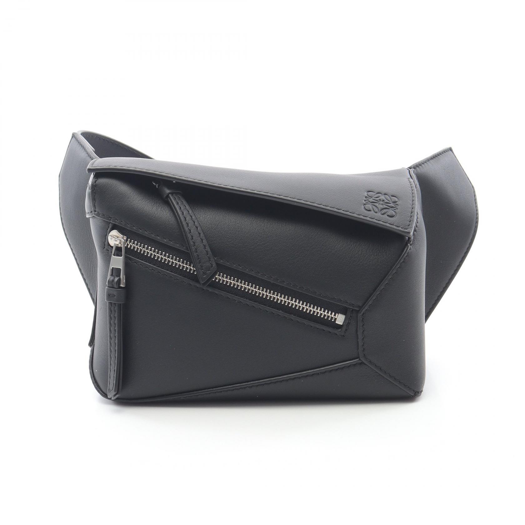 ロエベ カメラ クロスボディバッグ ミニ　サテンカーフ　ブラック LOEWE】カメラ クロスボディバッグ ミニ サテンカーフ (LOEWE