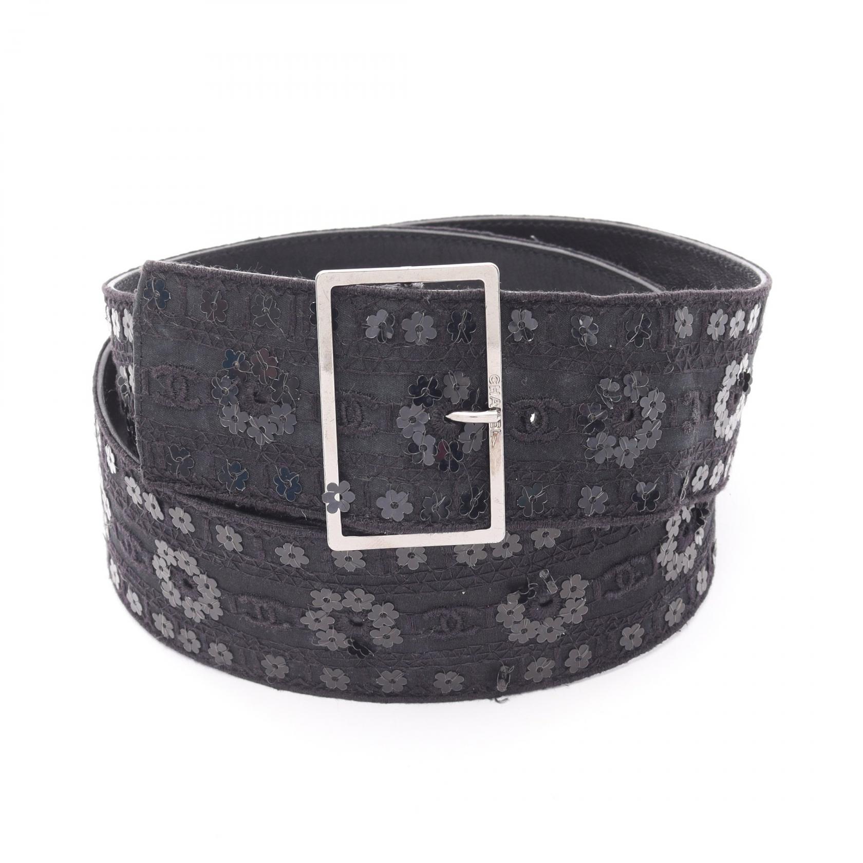 新品　シャネル　CHANEL ベルベット ベルト CCロゴ付き　黒 CHANEL NEW QUILTED BLACK LEATHER BELT WITH CC LOGO GOLD